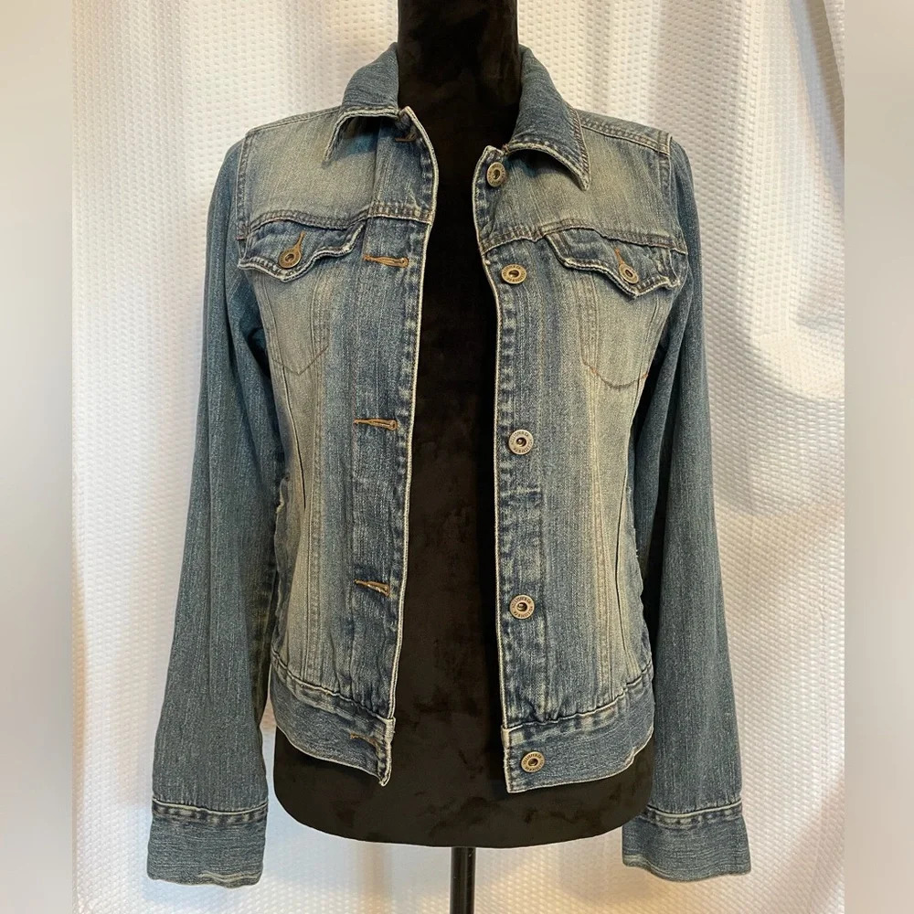 Hollister Vintage Distressed Denim Jean Jacket Size Medium